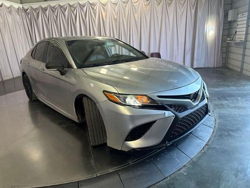 Celestial Silver Metallic 2018 Toyota Camry SE