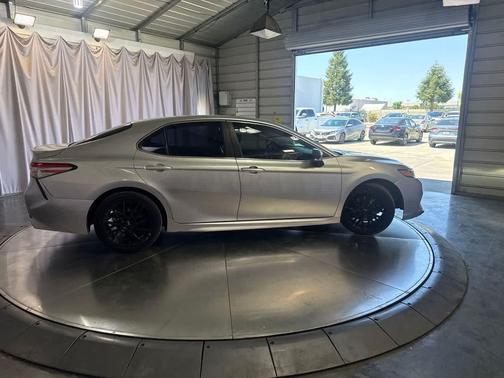 Celestial Silver Metallic 2018 Toyota Camry SE