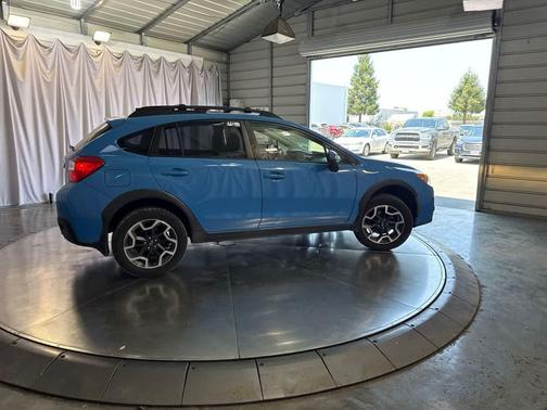 Hyper Blue 2017 Subaru Crosstrek 2.0i Limited