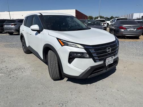 Everest White Pearl 2024 Nissan Rogue SV