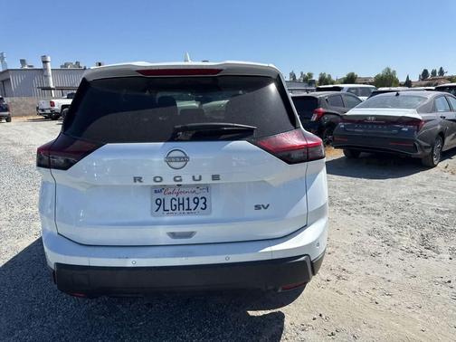 Everest White Pearl 2024 Nissan Rogue SV
