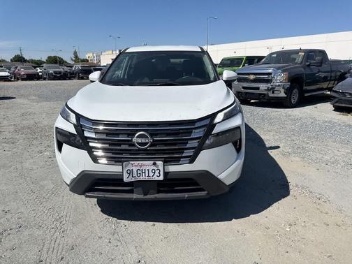 Everest White Pearl 2024 Nissan Rogue SV