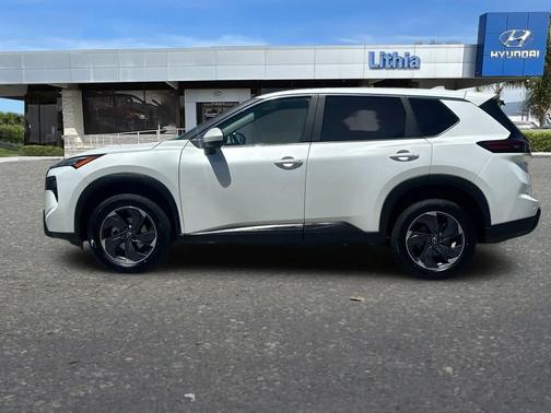 Everest White Pearl 2024 Nissan Rogue SV