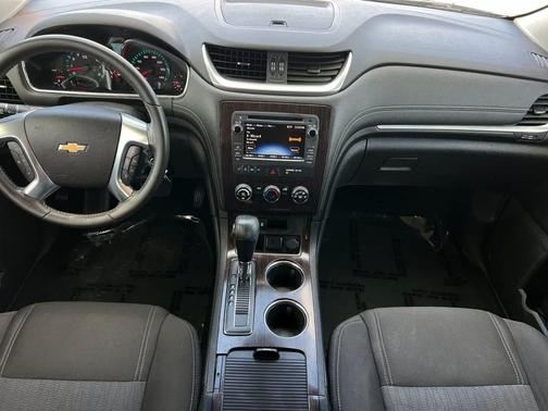 Summit White 2017 Chevrolet Traverse 1LT
