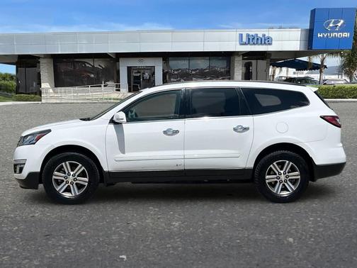 Summit White 2017 Chevrolet Traverse 1LT