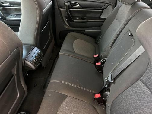 Summit White 2017 Chevrolet Traverse 1LT