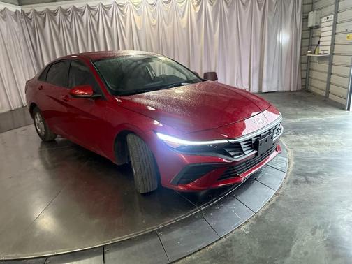 Ultimate Red 2025 Hyundai ELANTRA SE