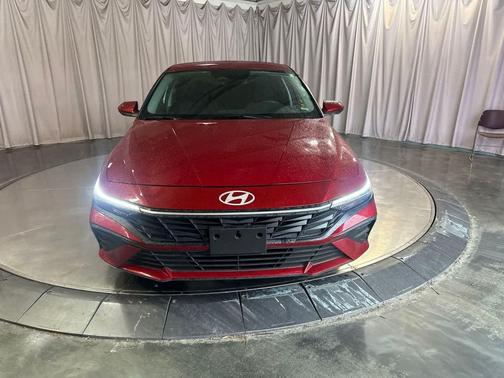 Ultimate Red 2025 Hyundai ELANTRA SE