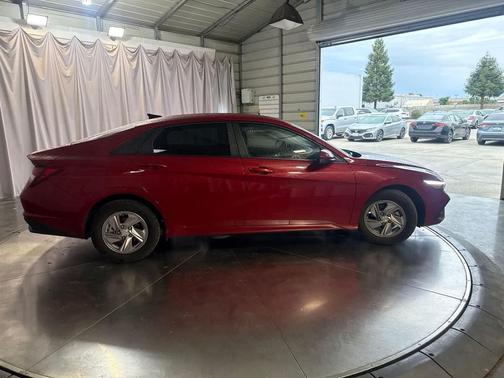 Ultimate Red 2025 Hyundai ELANTRA SE