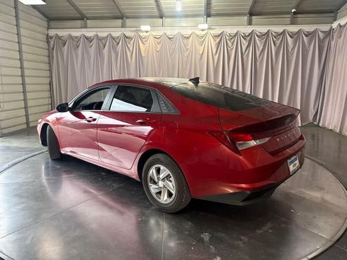 Ultimate Red 2025 Hyundai ELANTRA SE