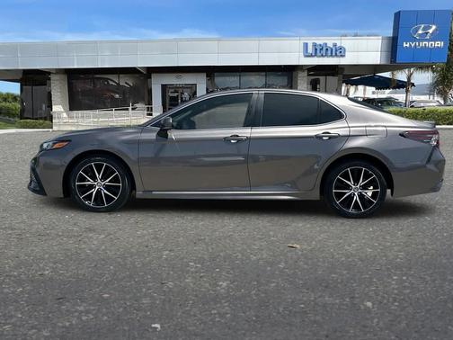 Predawn Gray Mica 2022 Toyota Camry SE