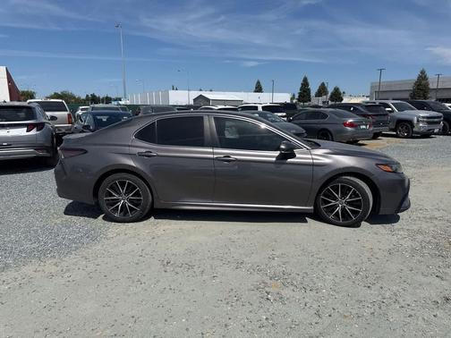 Predawn Gray Mica 2022 Toyota Camry SE