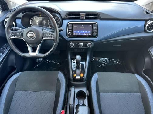 Gun Metallic 2025 Nissan Versa 1.6 SV