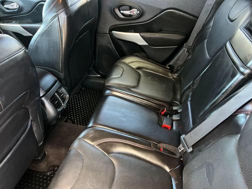 Bright White Clearcoat 2017 Jeep Cherokee Trailhawk