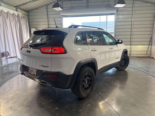 Bright White Clearcoat 2017 Jeep Cherokee Trailhawk
