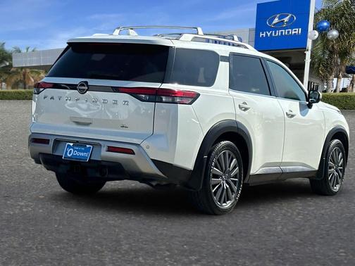 Pearl White Tricoat 2022 Nissan Pathfinder SL