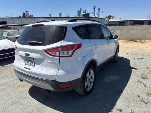 Oxford White 2015 Ford Escape SE