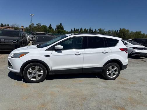 Oxford White 2015 Ford Escape SE