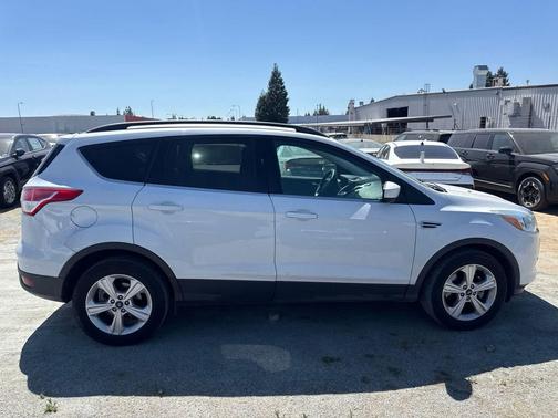 Oxford White 2015 Ford Escape SE
