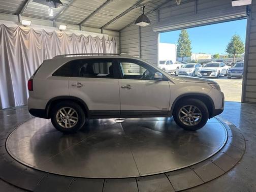 Bright Silver 2015 Kia Sorento LX