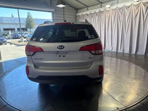 Bright Silver 2015 Kia Sorento LX