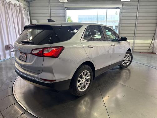 Silver Ice Metallic 2021 Chevrolet Equinox 1LT