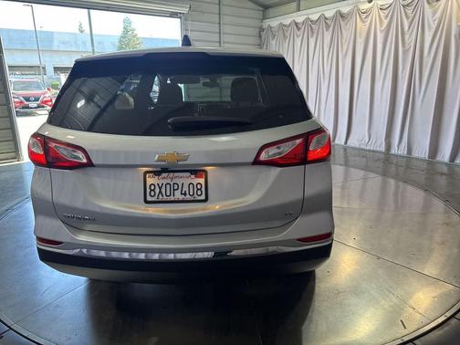 Silver Ice Metallic 2021 Chevrolet Equinox 1LT