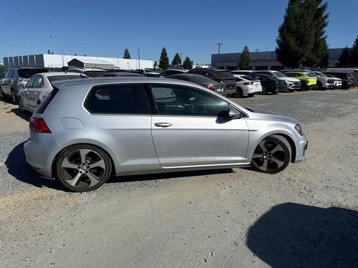 Reflex Silver Metallic 2016 Volkswagen Golf GTI 2.0T S 4-Door