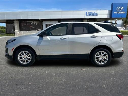 Silver Ice Metallic 2022 Chevrolet Equinox LS