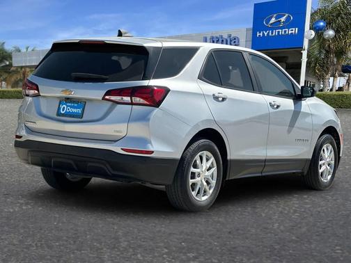 Silver Ice Metallic 2022 Chevrolet Equinox LS