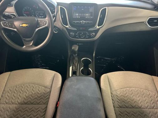 Silver Ice Metallic 2022 Chevrolet Equinox LS