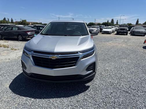 Silver Ice Metallic 2022 Chevrolet Equinox LS