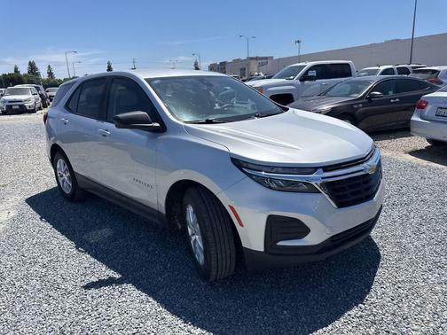 Silver Ice Metallic 2022 Chevrolet Equinox LS