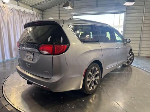 Billet Silver Metallic Clearcoat 2017 Chrysler Pacifica Limited