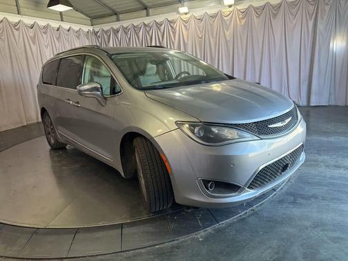 Billet Silver Metallic Clearcoat 2017 Chrysler Pacifica Limited