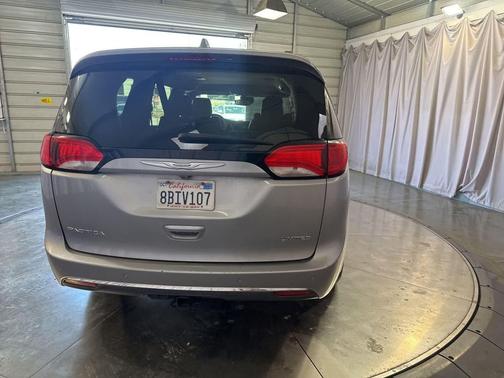 Billet Silver Metallic Clearcoat 2017 Chrysler Pacifica Limited