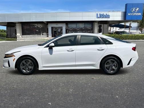 Glacial White Pearl 2022 Kia K5 LXS