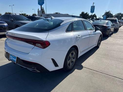 Glacial White Pearl 2022 Kia K5 LXS