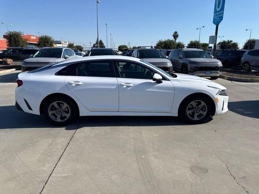Glacial White Pearl 2022 Kia K5 LXS
