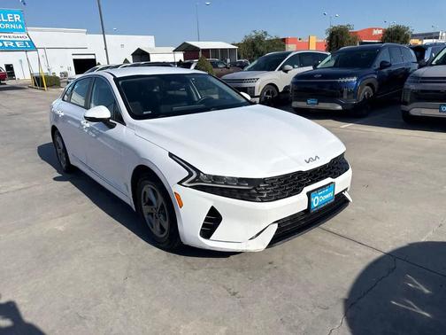 Glacial White Pearl 2022 Kia K5 LXS
