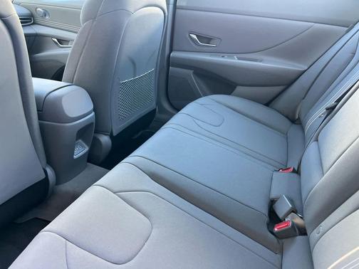 2025 Hyundai ELANTRA SEL