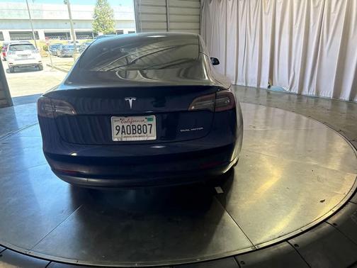 Deep Blue Metallic 2022 Tesla Model 3 Long Range