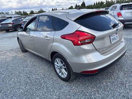 WHITE GOLD 2018 Ford Focus SE