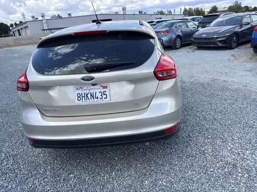 WHITE GOLD 2018 Ford Focus SE