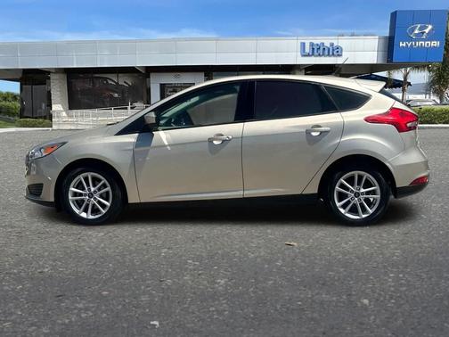 WHITE GOLD 2018 Ford Focus SE