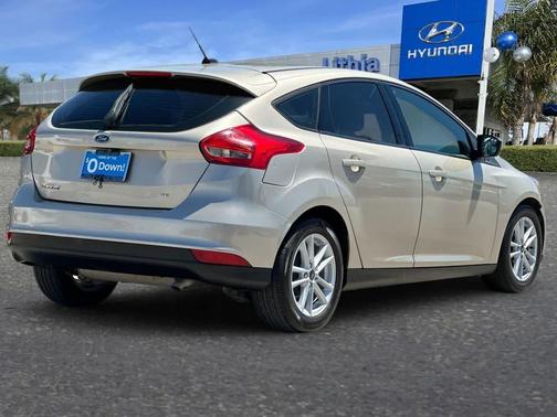WHITE GOLD 2018 Ford Focus SE