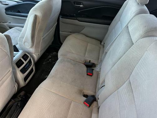 Gray 2017 Honda Pilot EX