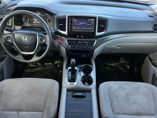 Gray 2017 Honda Pilot EX