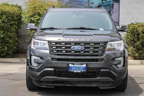Photo 2 of 28 of 2017 Ford Explorer XLT