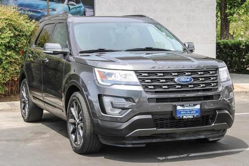 Photo 3 of 28 of 2017 Ford Explorer XLT